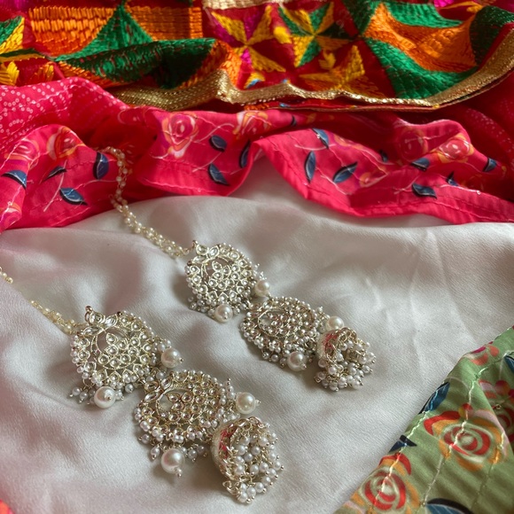 Gold & White Earrings (jhumka with sahara) - Picture 1 of 7